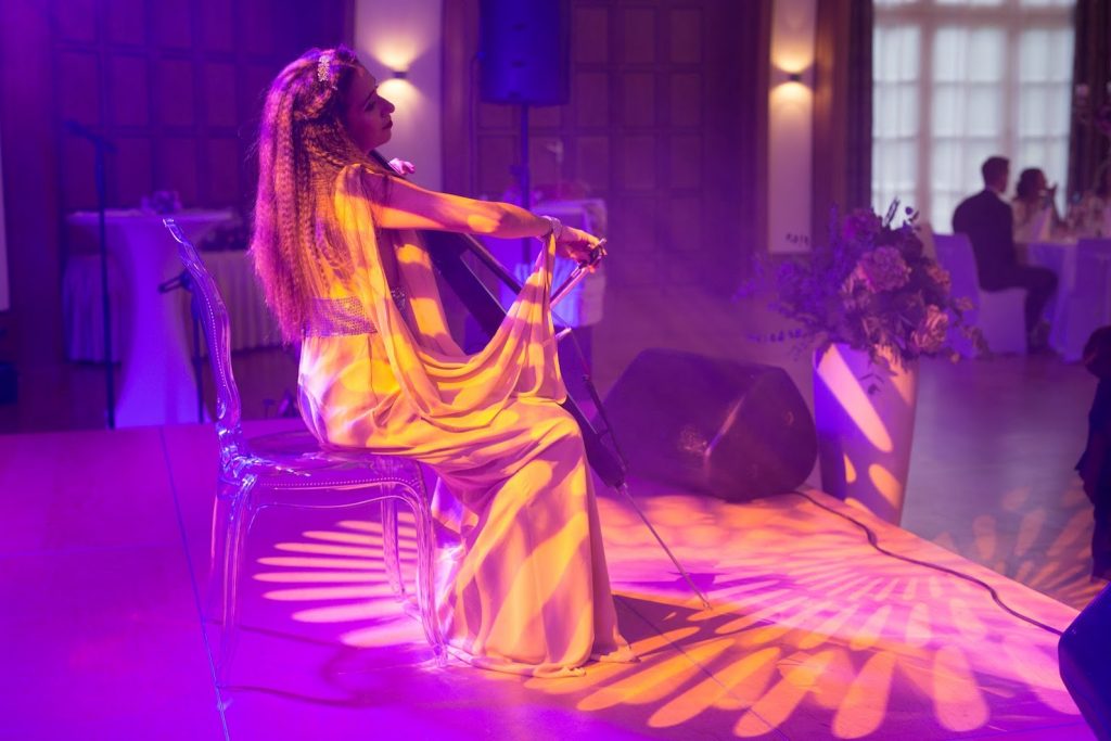 Electric Cellist Live